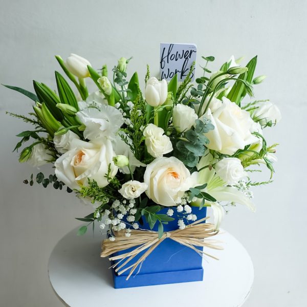 Assorted flowers in box - Stella