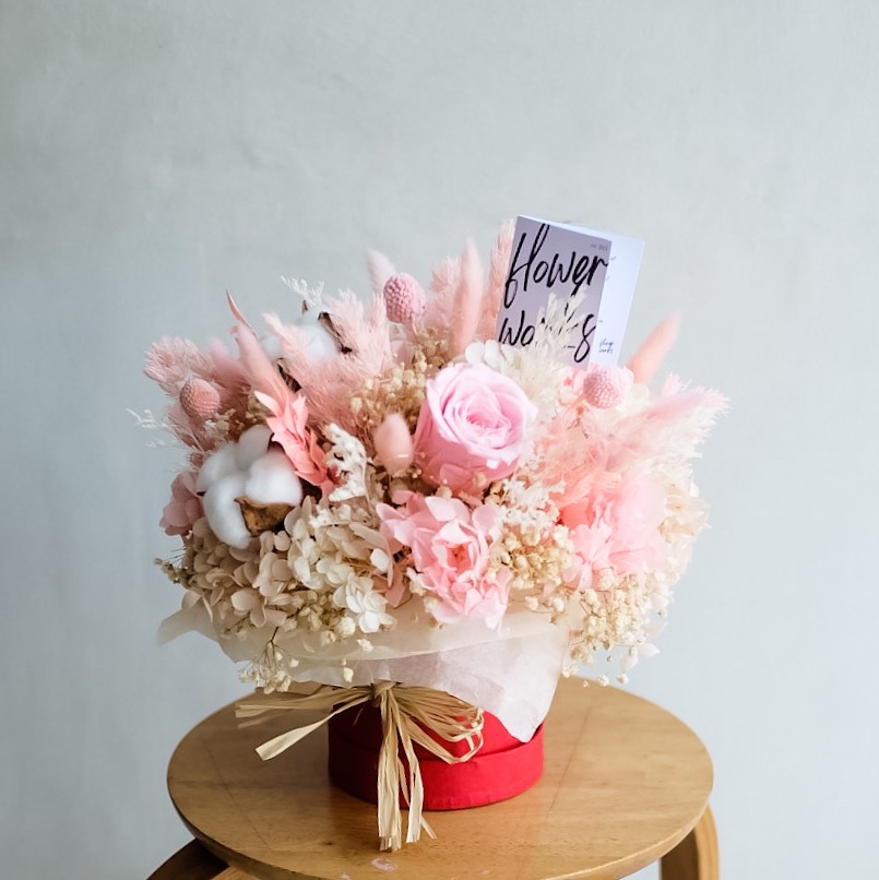 Dried and Preserved Flowers in Mini Box - Image 4