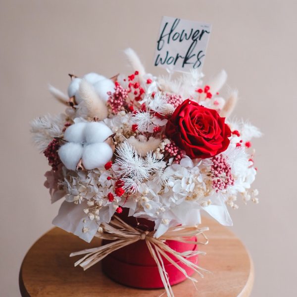 Dried and Preserved Flowers in Mini Box